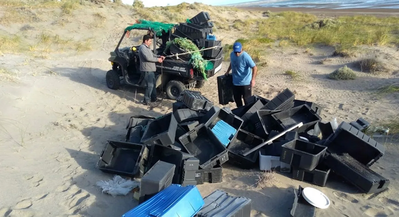 Comienzan a limpiar las costas de Península Valdés