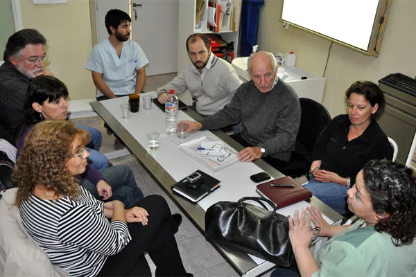 Guastini y De Micheli, durante el diálogo con especialistas comunales.