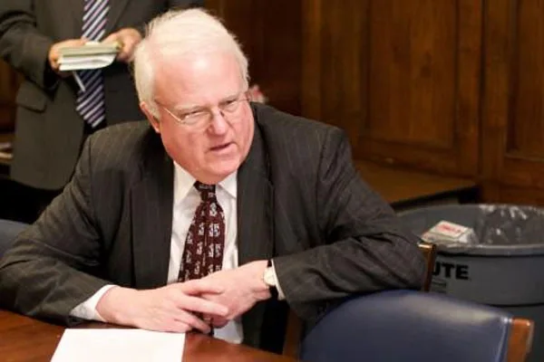 Jim Sensenbrenner, cercano a la postura británica.