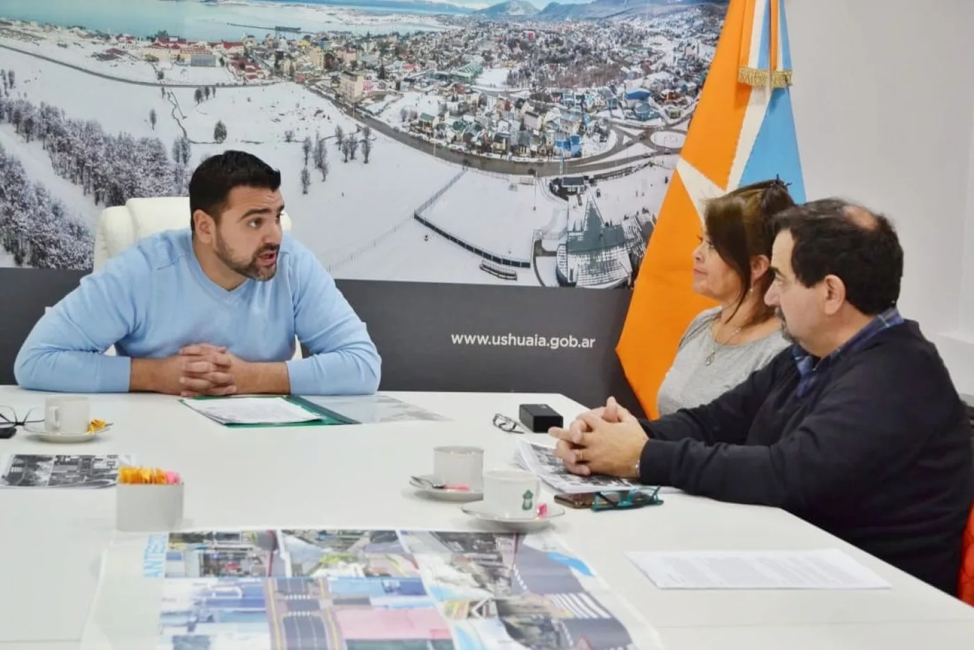 Intendente Walter Vuoto reunido con  comerciantes de la calle Kuanip