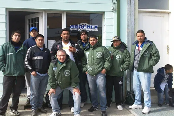 Miembros del Sindicato de Camioneros, al momento del bloqueo en la empresa.