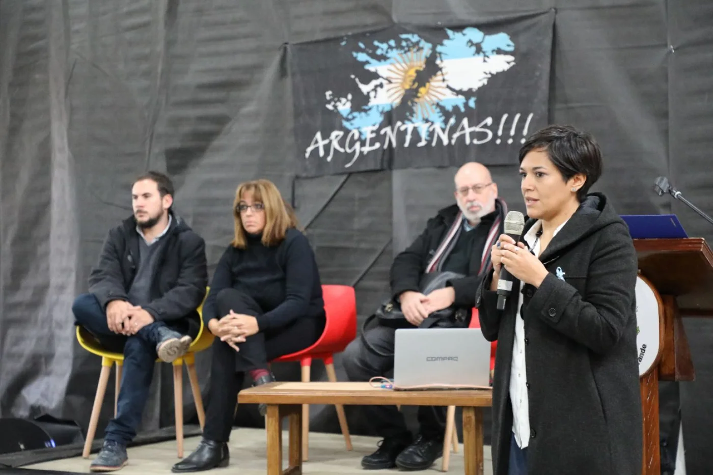 La secretaria de Promoción Social, Analía Cubino, fue la encargada de dar apertura Audiencia Pública contra el tarifazo del Gobierno Nacional