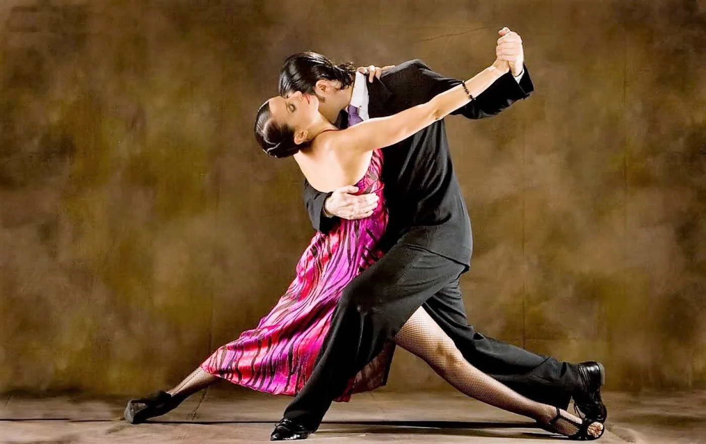 Bailarines fueguinos participarán en Bariloche del Preliminar del Mundial de Tango 2019. 