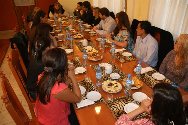 Melella junto a su gabinete, durante el distendido desayuno con mujeres.