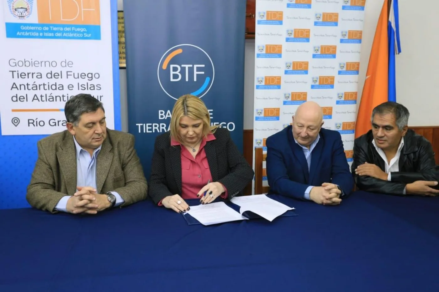 Gobierno y el BTF ofrecerán préstamos para adquiisición  vehículos de transporte público