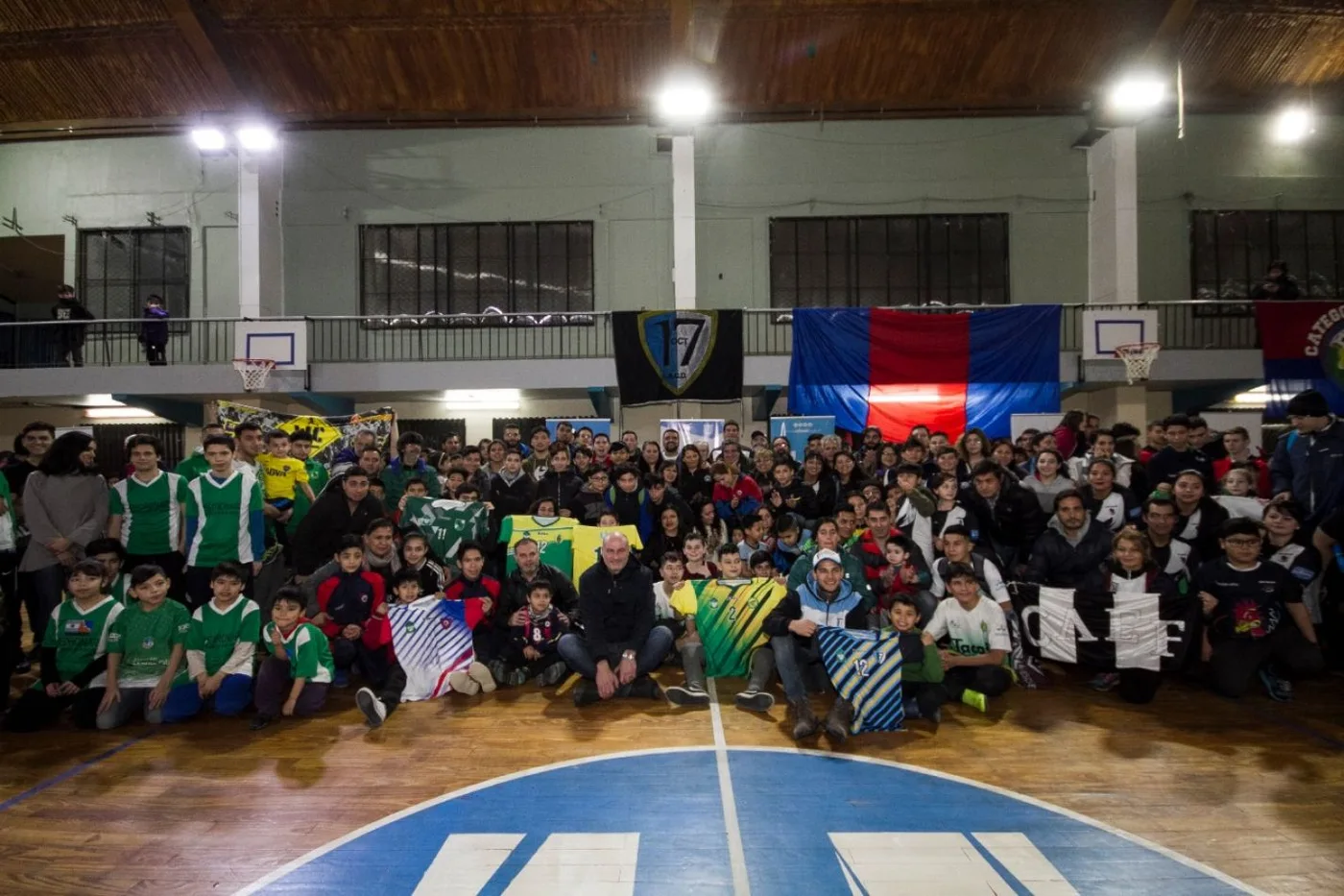 El municipio de Ushuaia entregó indumentaria deportiva a 20 clubes de la ciudad