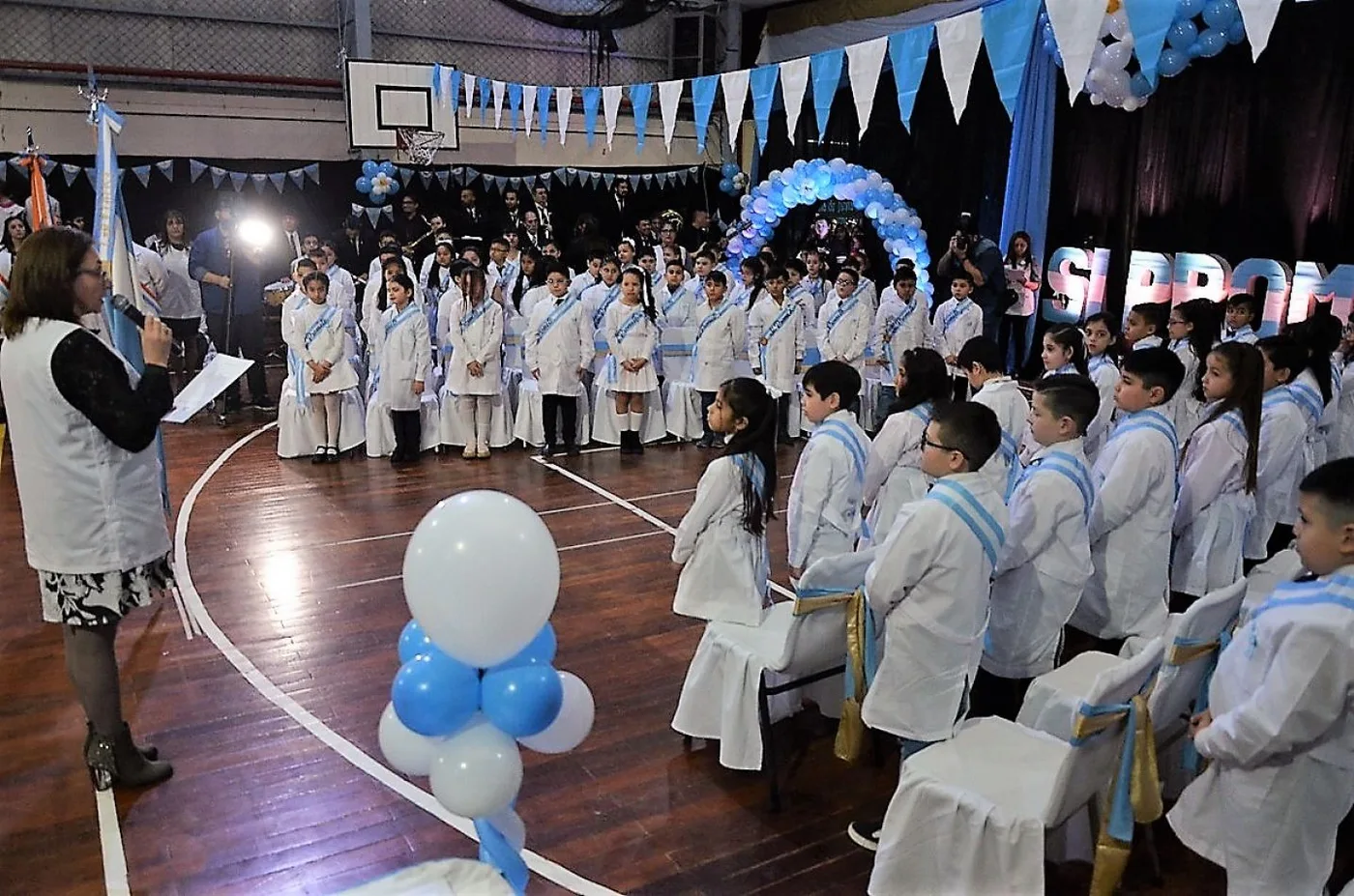 Promesa de lealtad a la Bandera en las escuelas de la provincia
