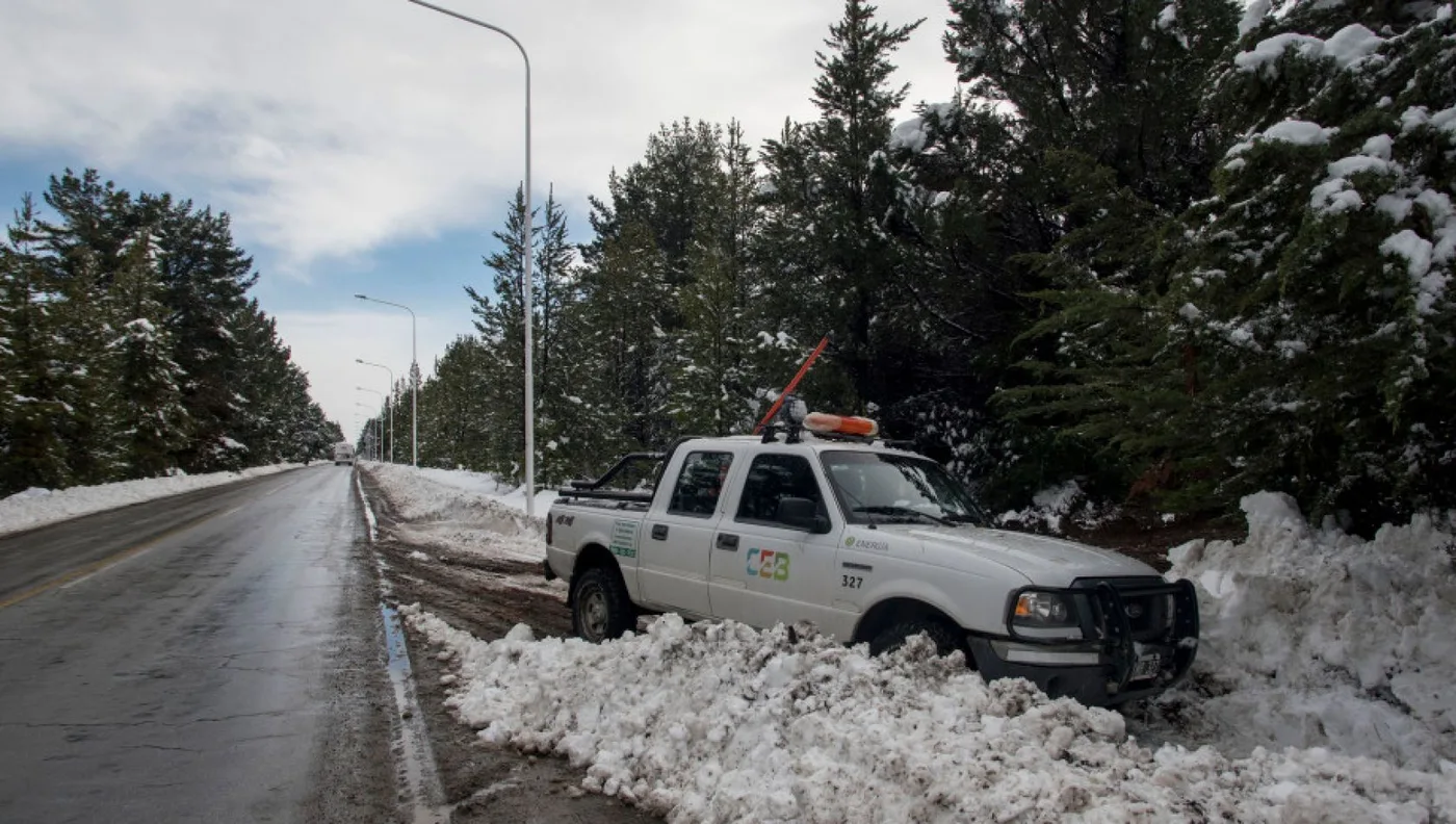 Nevada en Bariloche: Casi 2.500 usuarios siguen sin luz