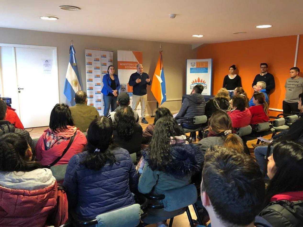 Reunión con vecinos que estan realizando su conexión de gas domiciliaria