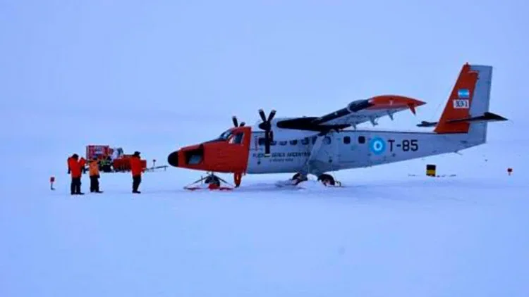 Un avión de la Fuerza Aérea Argentina aterrizó de emergencia en la Antártida