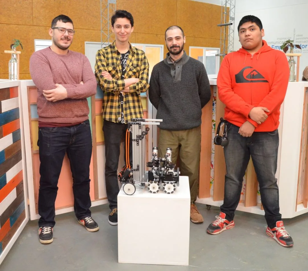 El equipo Jaukoren, integrado por cinco jóvenes que se capacitan y entrenan en el Espacio para el Desarrollo Laboral y Tecnológico