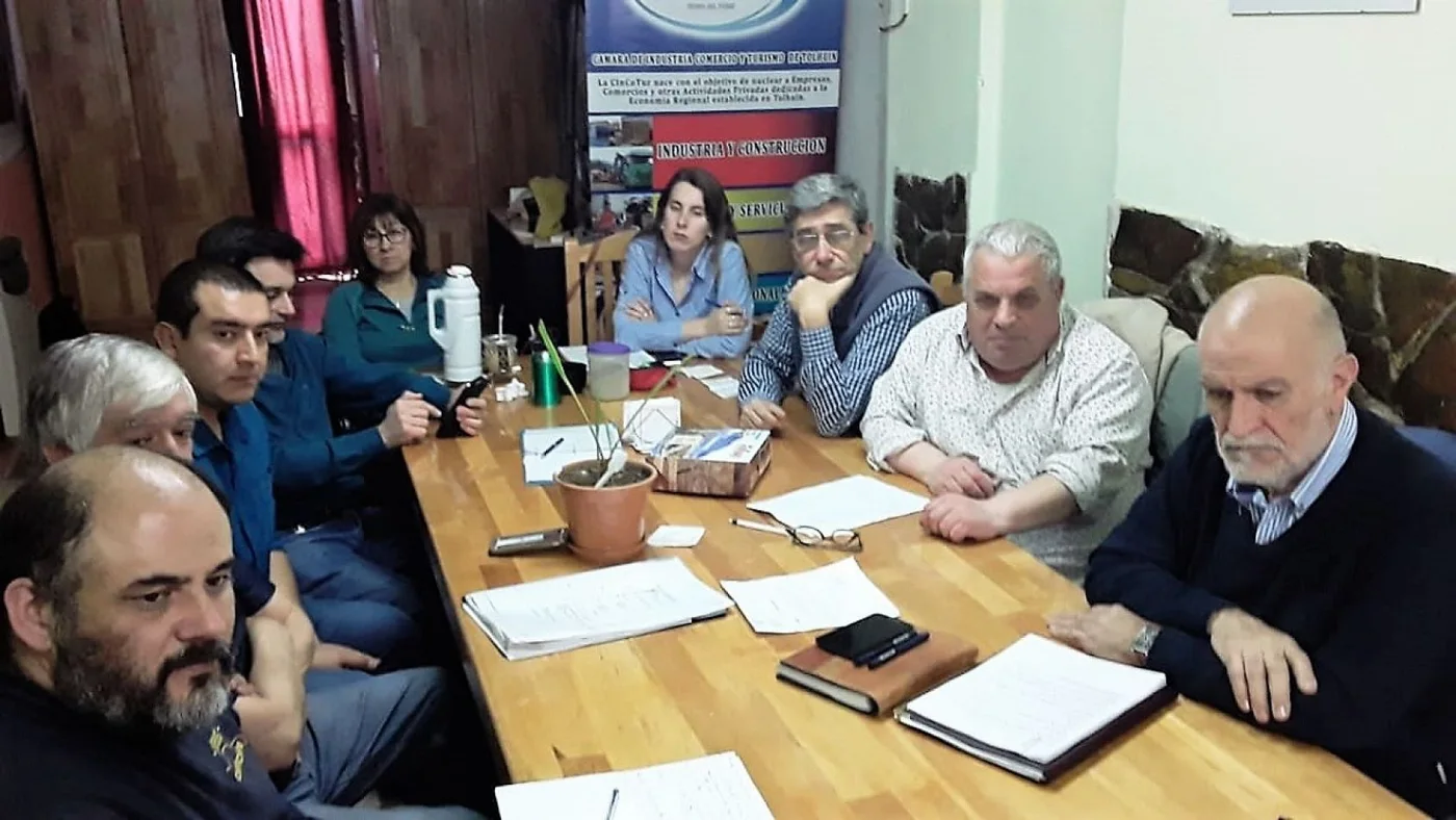 Reunión de agrimensores en Tolhuin. (Foto: Leonardo Di Benedetto).