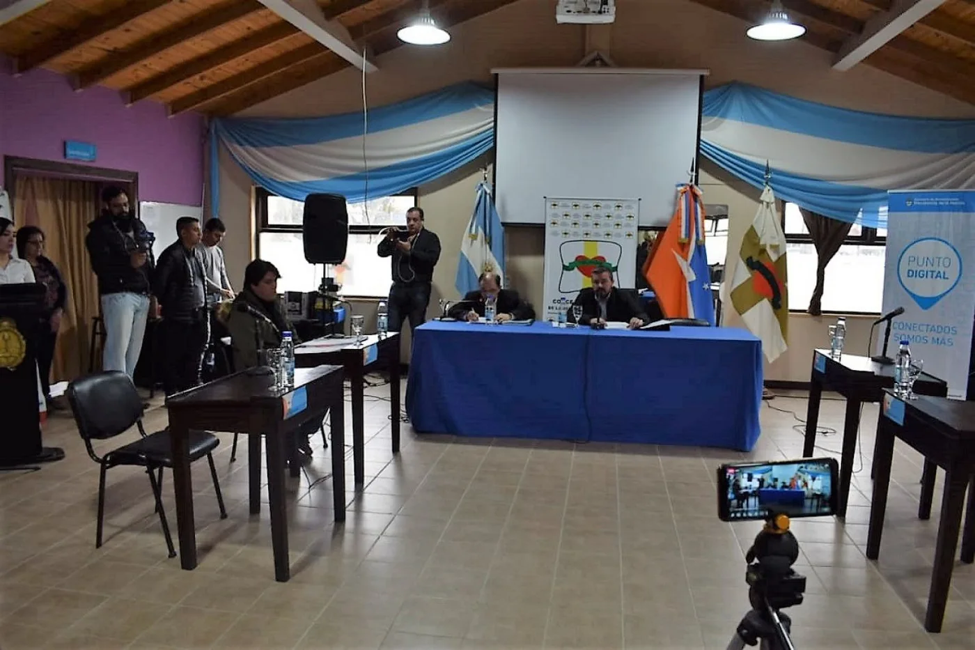 Solo estuvieron Matías Rodríguez, en su rol de intendente interino, y el concejal Marcelo Muñoz, (Foto: Leo Di Benedetto).