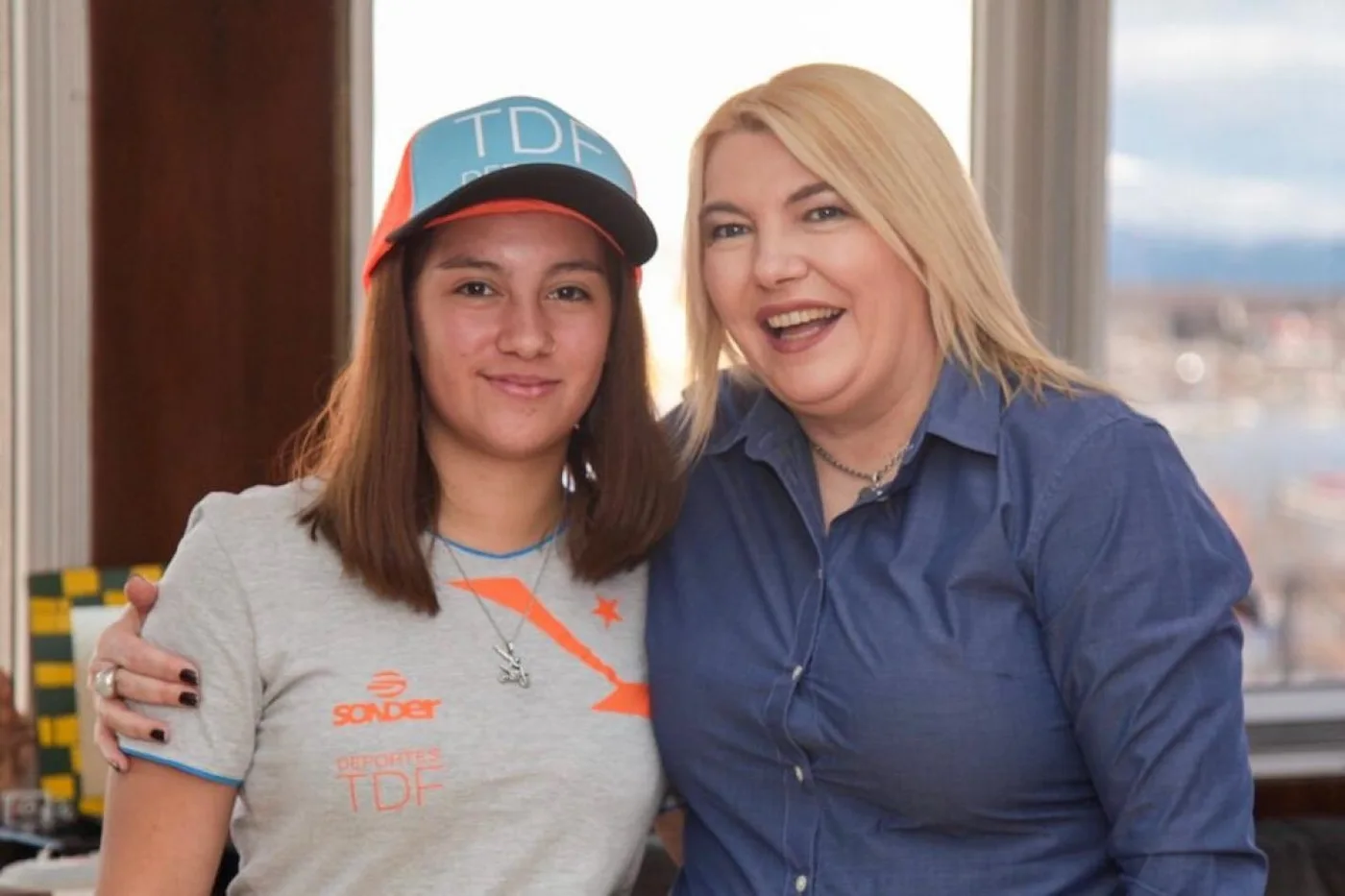 Rosana Bertone recibió a la joven corredora de enduro Julieta Jerez