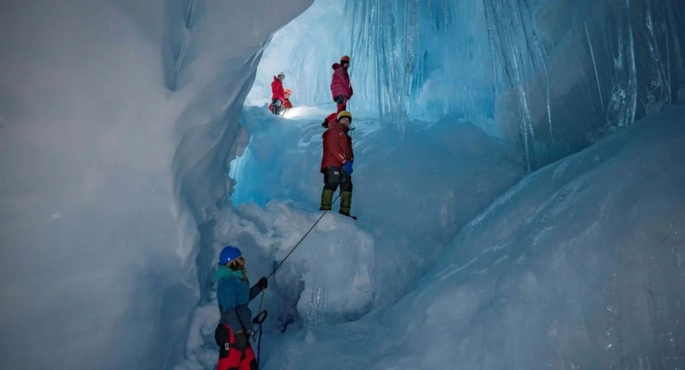 Encuentran un mundo subterráneo perdido en la Antártida