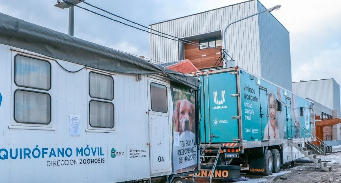 Unidad sanitaria móvil en el polideportivo