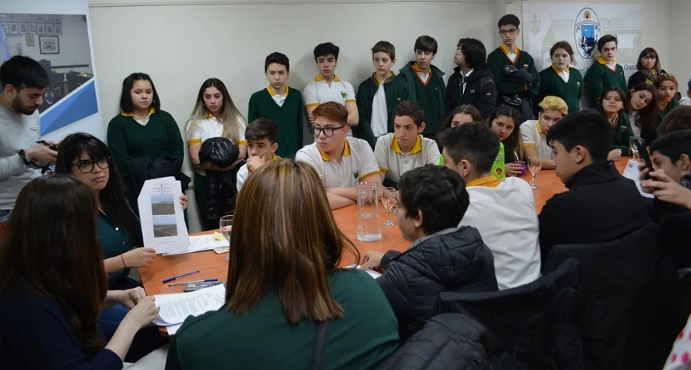 La concejal Duré se reunió con alumnos de 3° y 5° año de la EPEIM