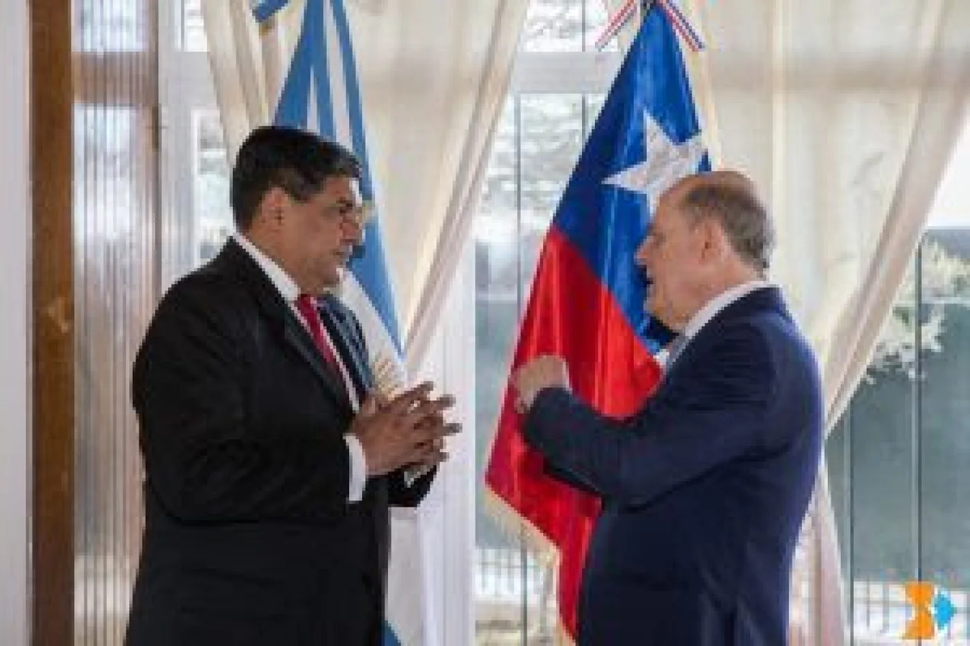 l vicegobernador Juan Carlos Arcando acompañó al cónsul Luis Felipe Artal, en el ágape que brindó en el Consulado de Chile