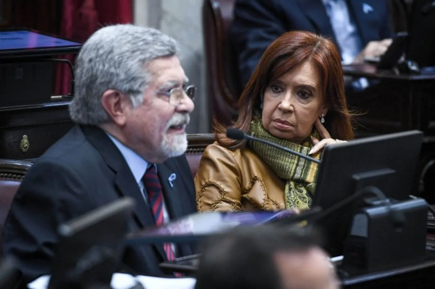 El senador Marcelo Fuentes junto a la senadora Cristina Fernández