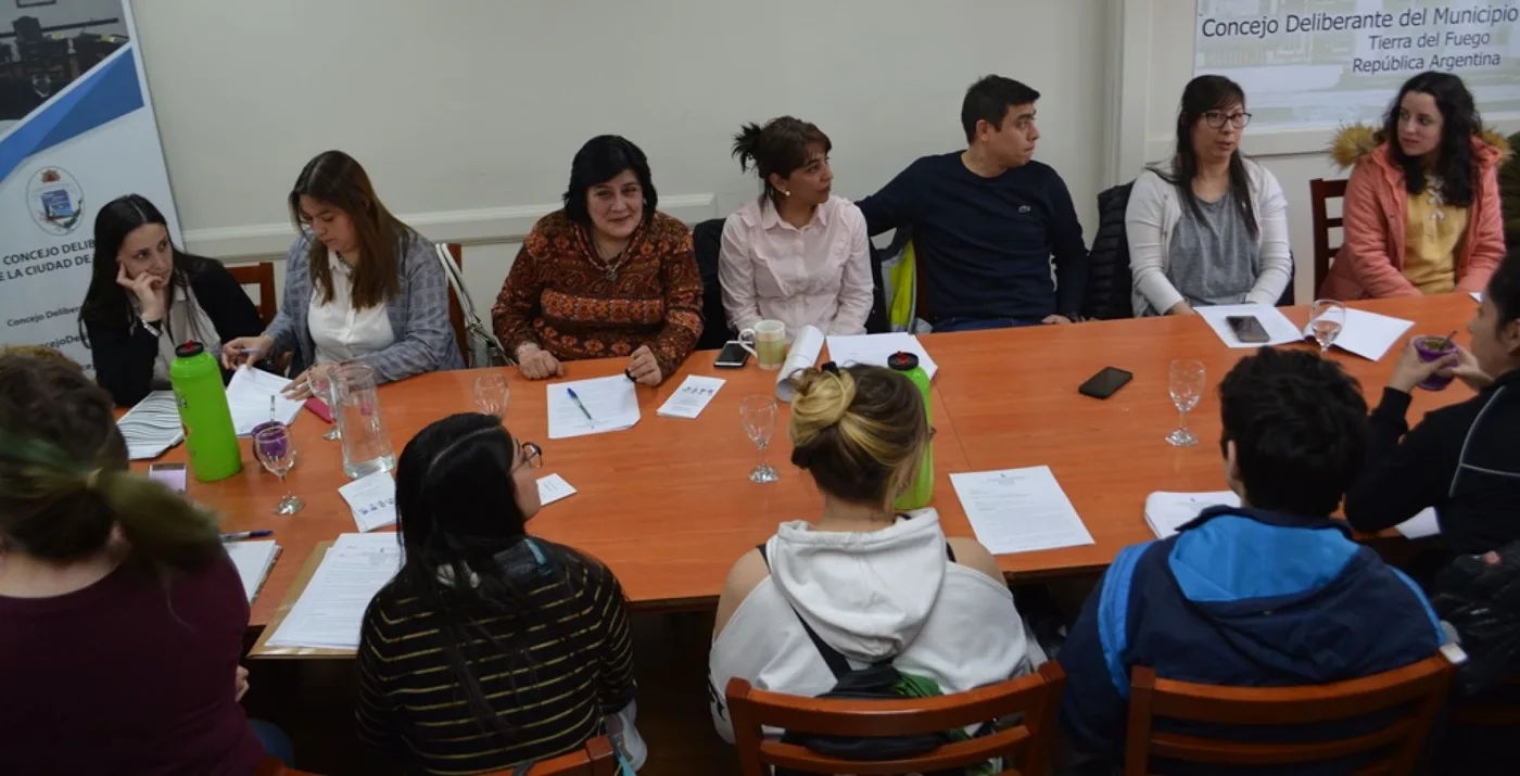 La concejal Mora continúo con el debate del ‘Programa para Jóvenes Fueguinos’
