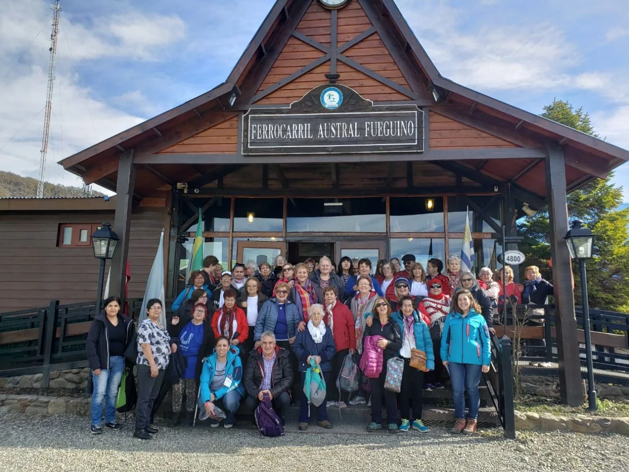 Tren del Fin del Mundo que tiene su estación en el camping municipal y recorre parte del Parque Nacional.