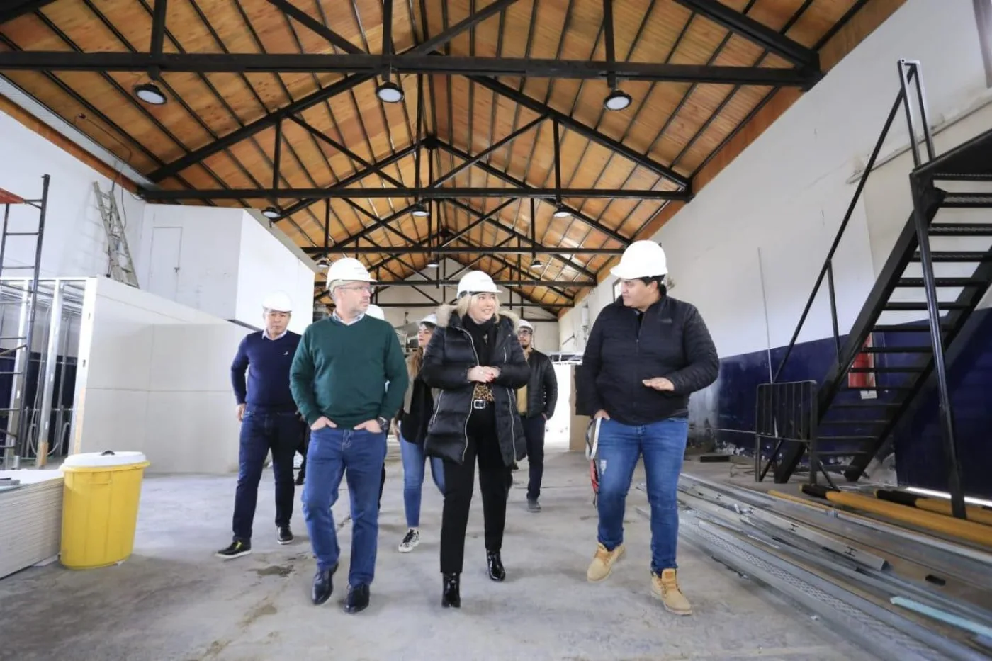 Bertone recorrió la obra de remodelación y ampliación del galpón del Puerto de Río Grande