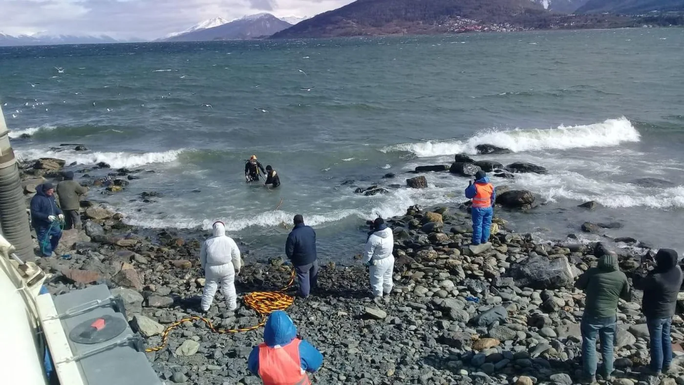 Operativo de verificación del nuevo dispersor marino del sistema sanitario de Ushuaia