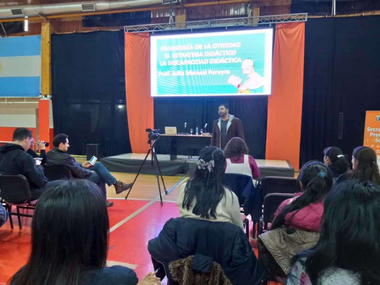 Especialista en educación inclusiva brindó una charla magistral a docentes