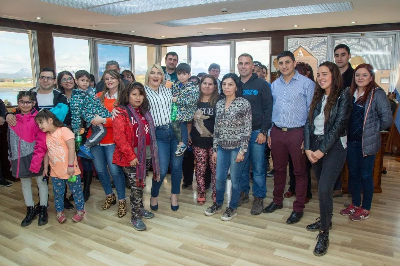 Vecinos de diferentes barrios de Ushuaia se reunieron con la gobernadora
