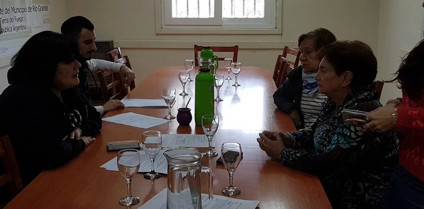 Por el beneficio al buen contribuyente, la concejal Mora se reunió con jubilados