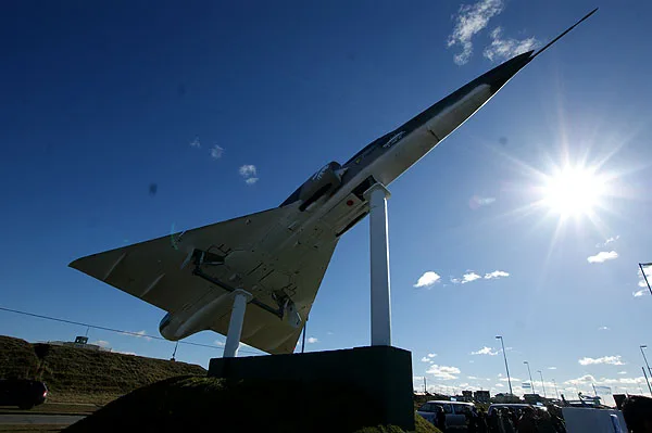 El Mirage Dagger, a punto de ser inaugurado como nuevo monumento.