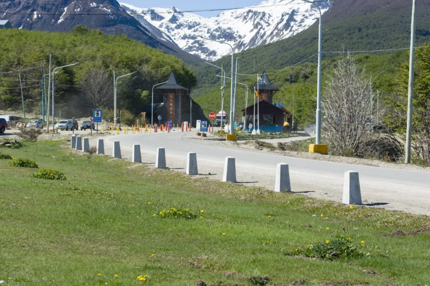 Ushuaia continúa con la colocación de mobiliario urbano