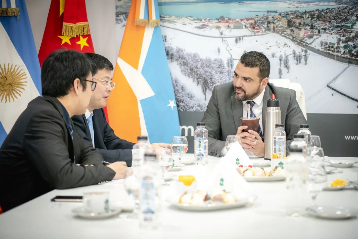 El intendente Vuoto recibió al embajador chino Zou Xiaoli