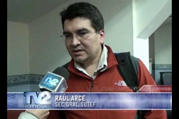 Secretario General de SUTEF, Raúl Arce.