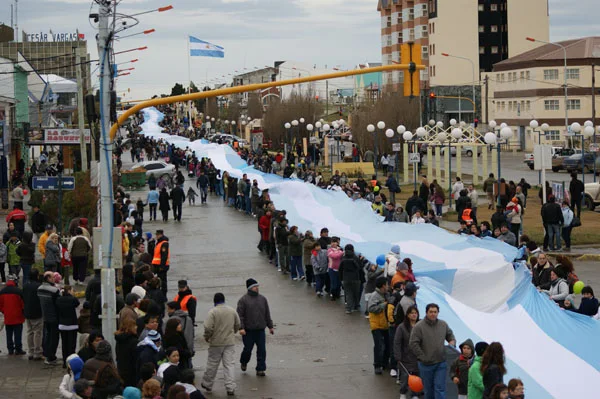 Galería de imágenes del desfile por el Día de la Bandera.