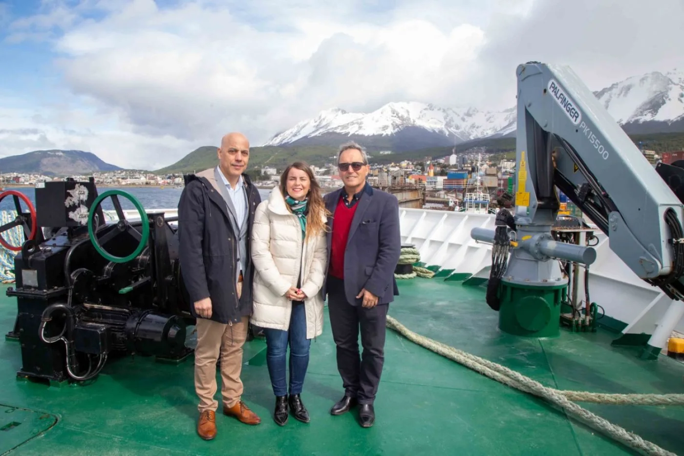 Visita al buque científico que estudia las aguas del Beagle