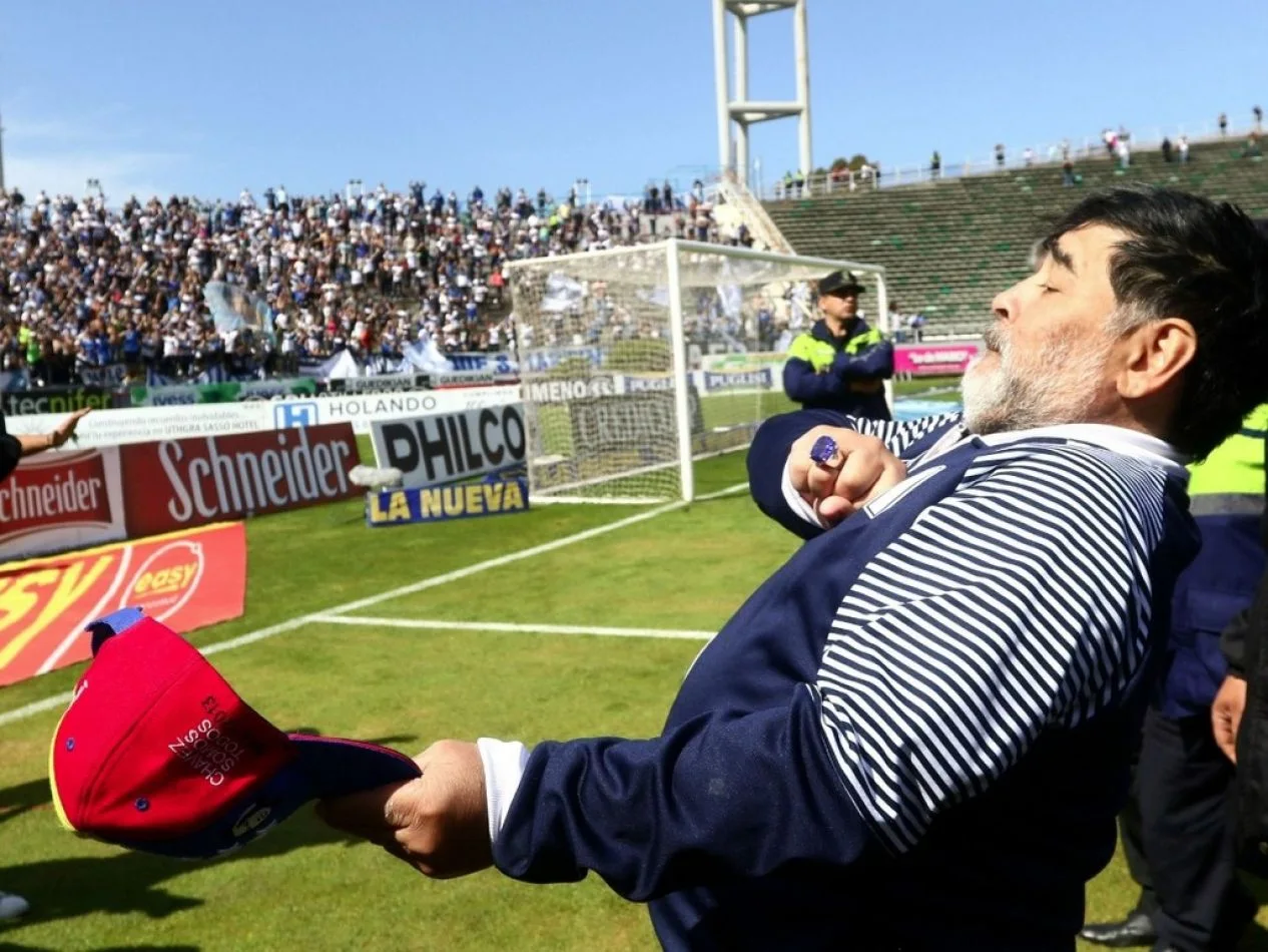 Maradona presentó su renuncia en Gimnasia La Plata