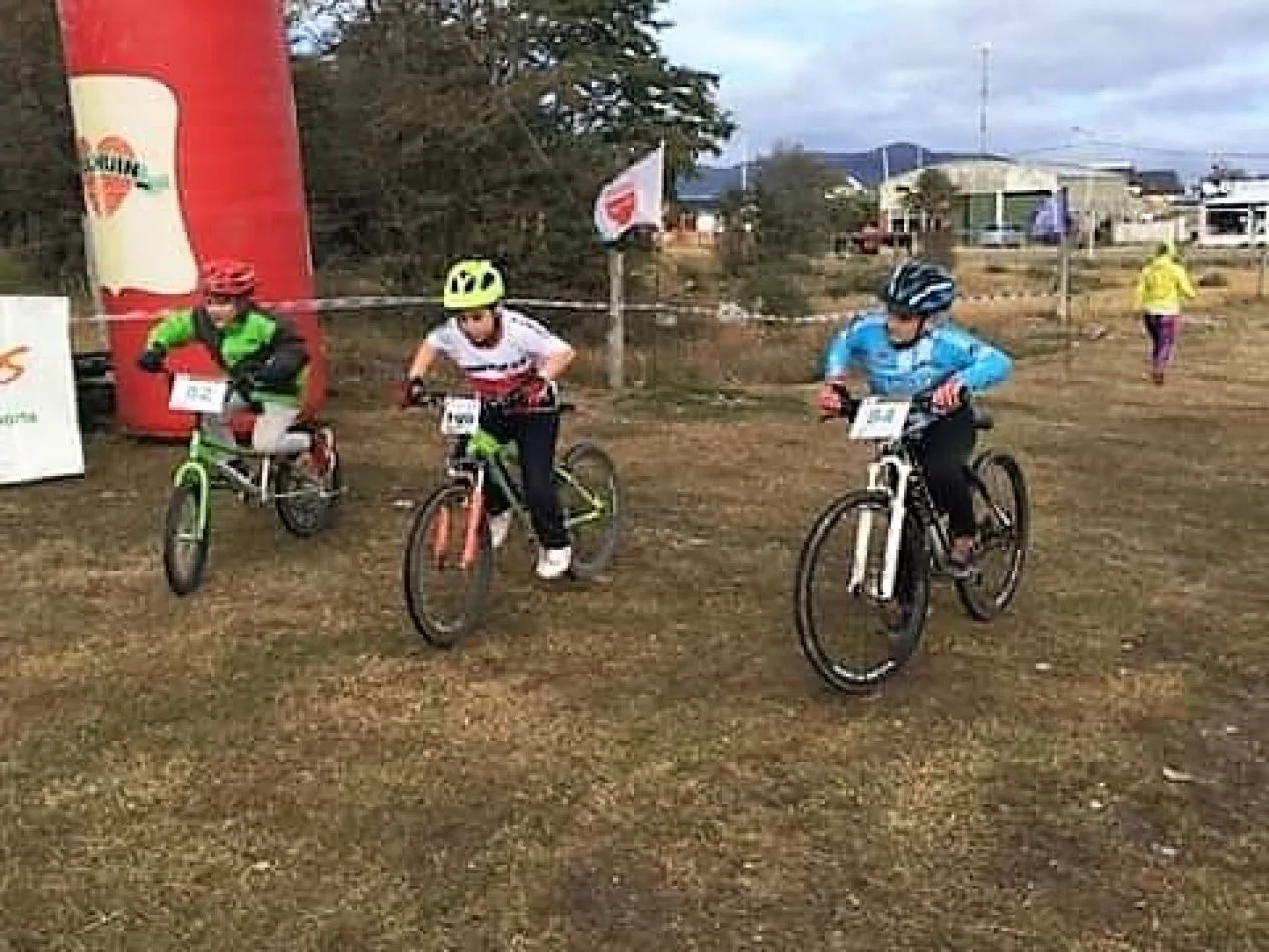 Ciclismo infantil en Tolhuin.