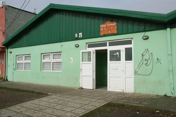 El colegio Ernesto Guevara es uno de los tantos establecimientos con problemas en la ciudad.