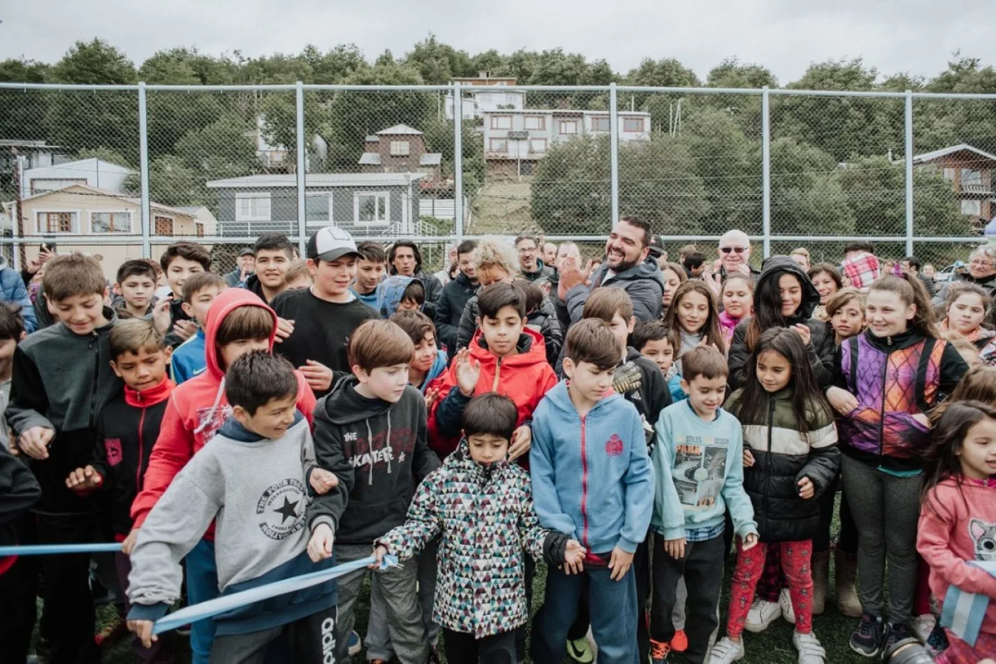 El intendente Vuoto reinauguró el playón deportivo del B° Mirador del Beagle