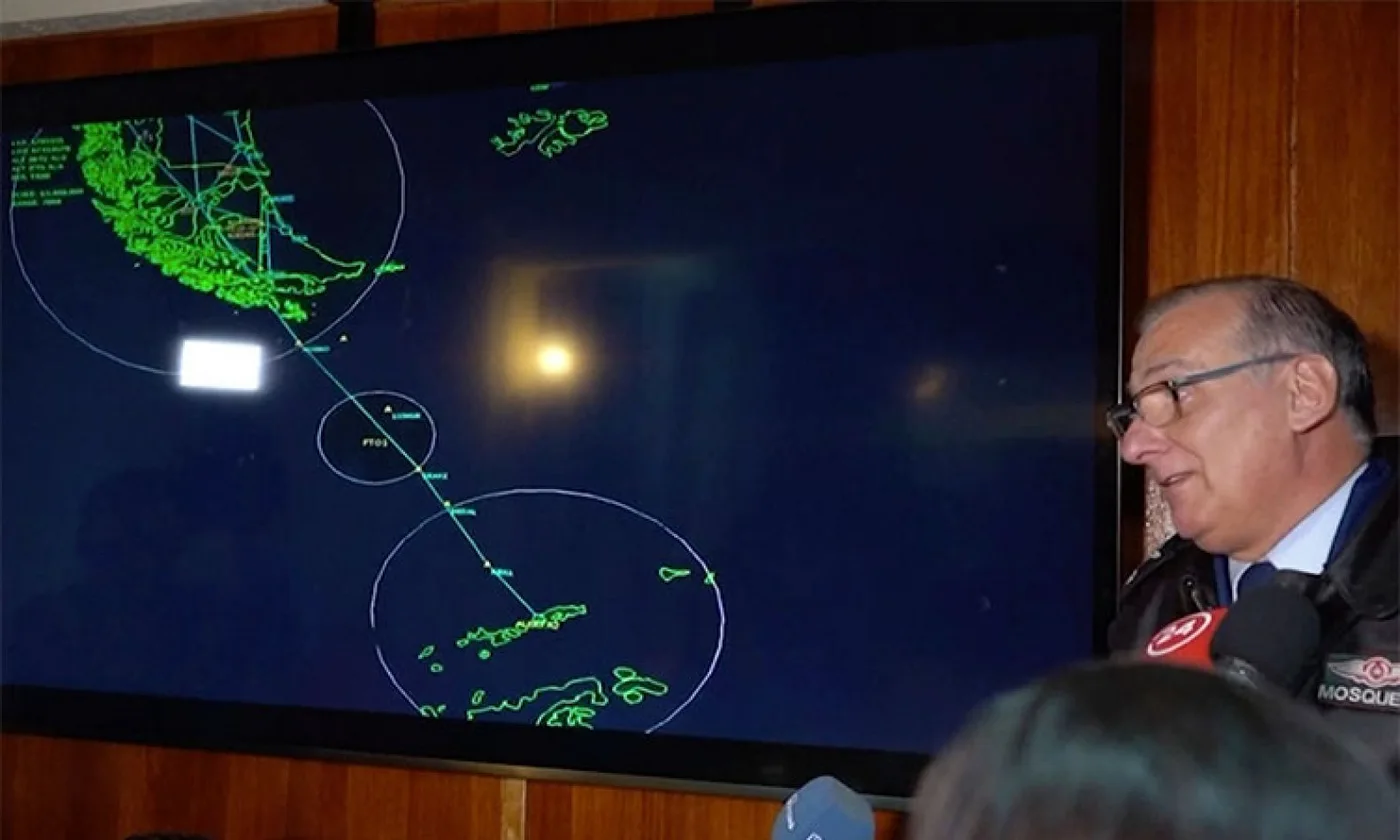 Habrían encontraron restos del avión desaparecido