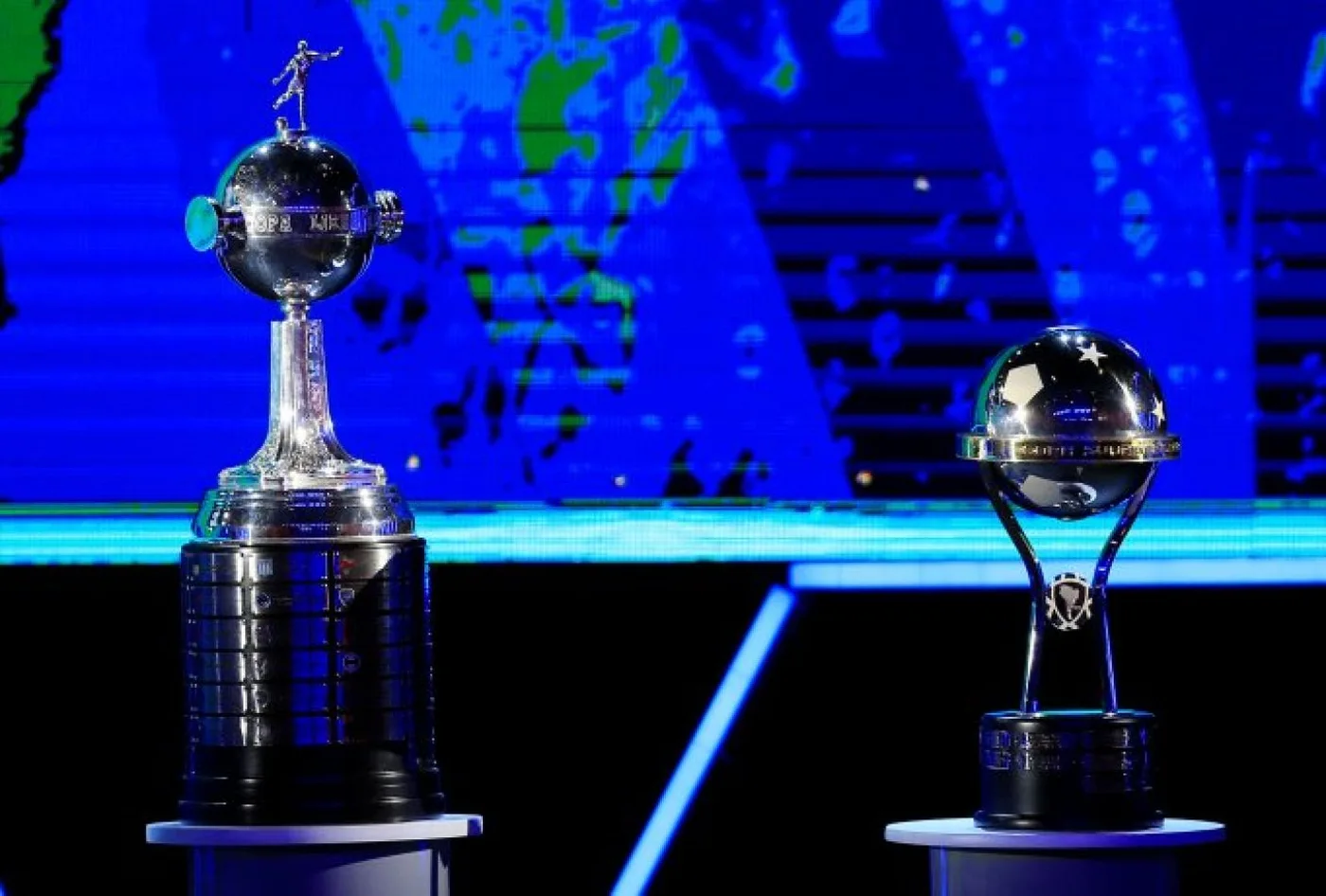Los trofeos de la Copa Libertadores y de la Copa Sudamericana se exhibieron anteanoche, en el sorteo realizado en Luque.
