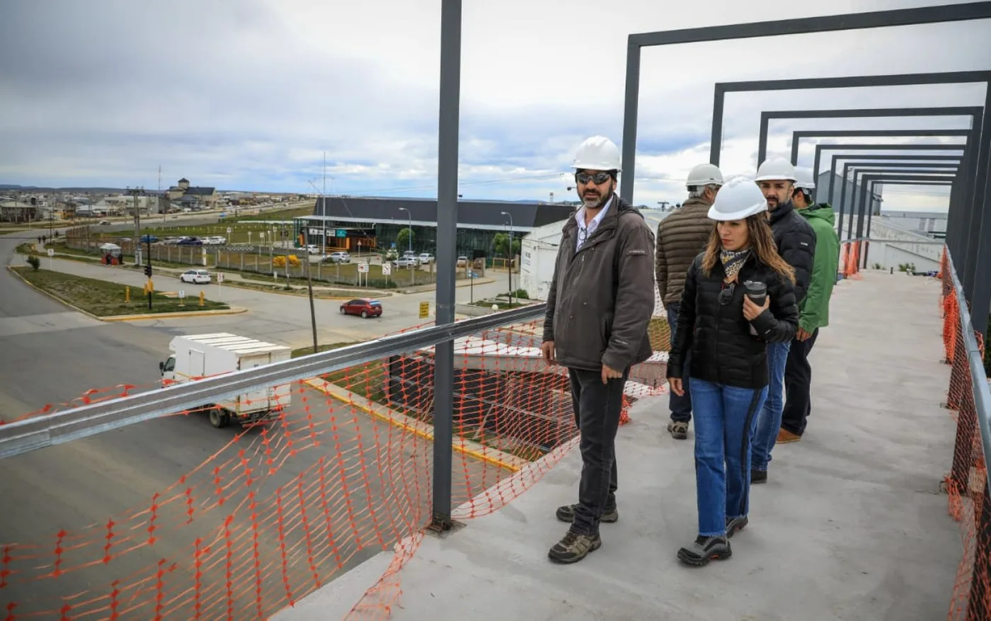 Avanza la obra del puente peatonal frente a la UTN