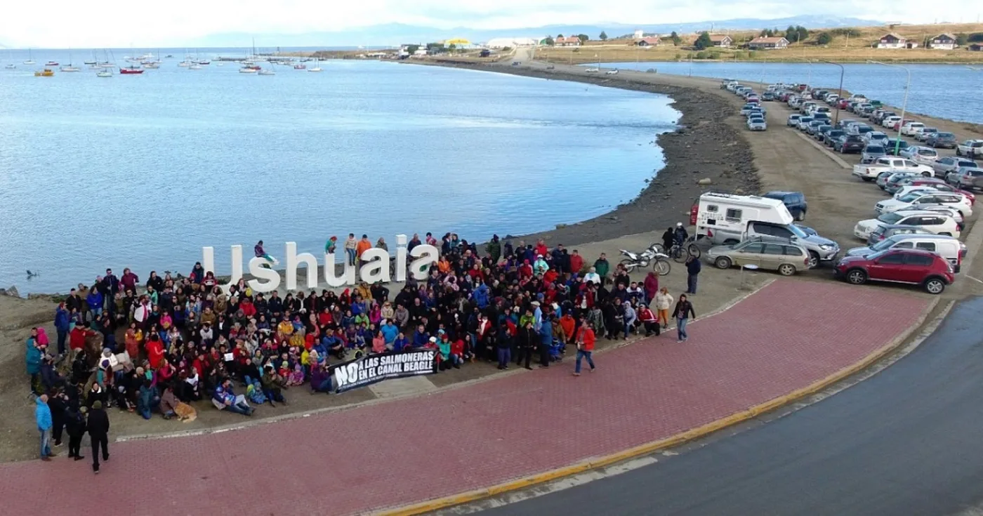 Deustche Welle publicó un informe sobre el peligro de la salmonicultura en el Canal de Beagle