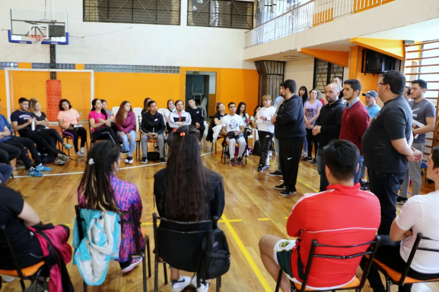 El municipio presentó el equipo de profesores que estará a cargo de las colonias