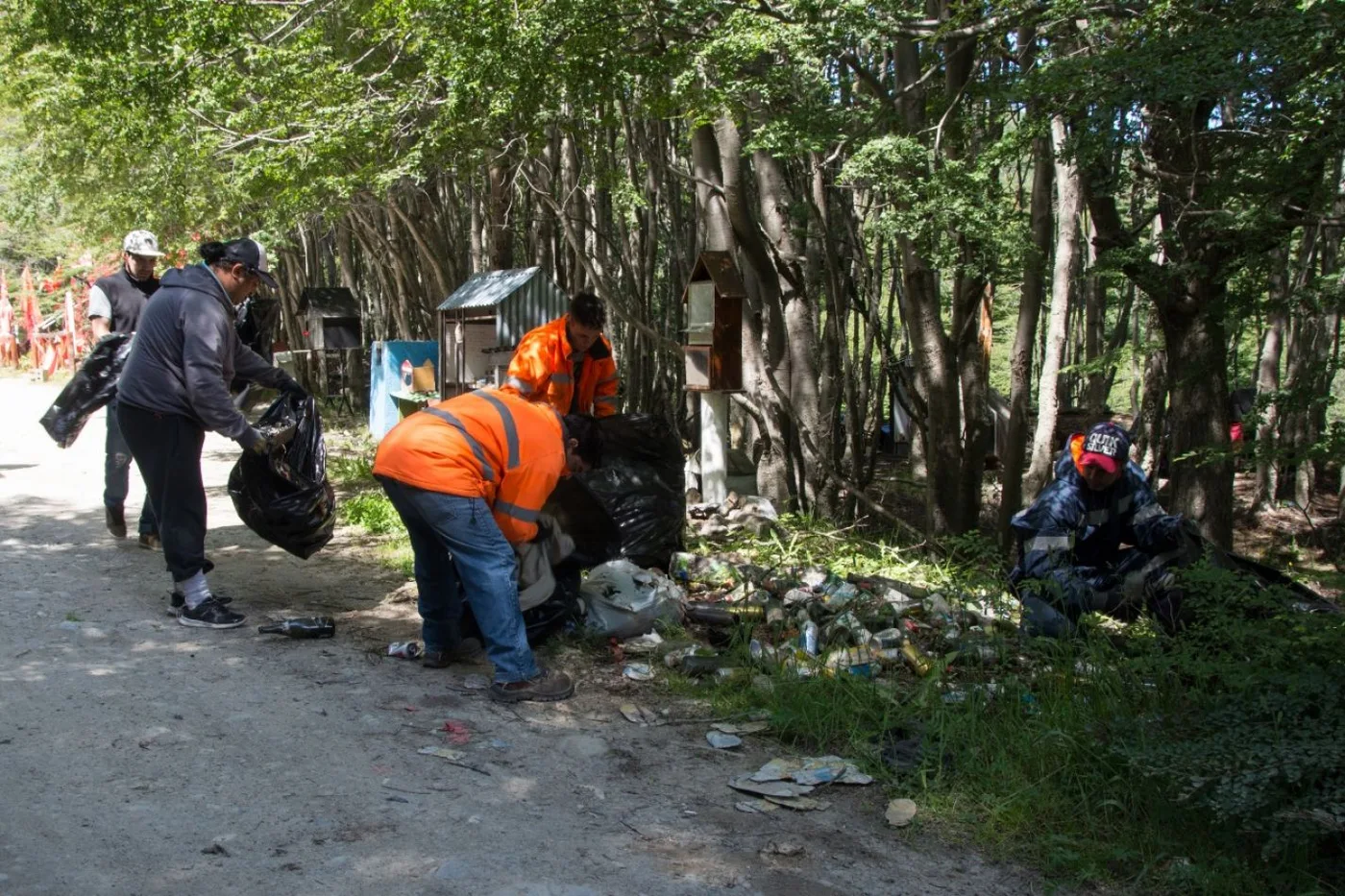 Trabajos de limpieza en la zona del santuario y el Monte Olivia