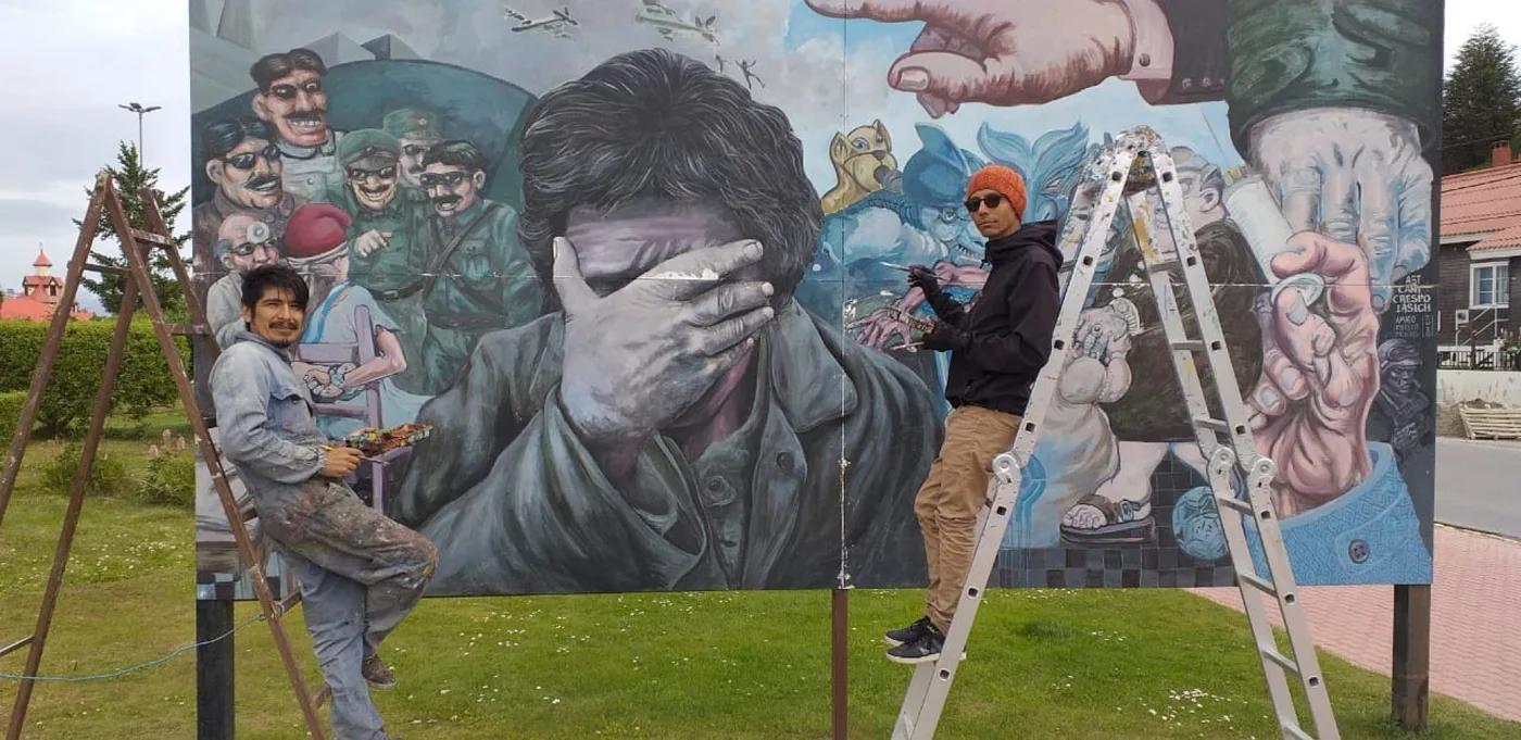 Artistas fueguinos restauran el Mural de la Memoria en Ushuaia