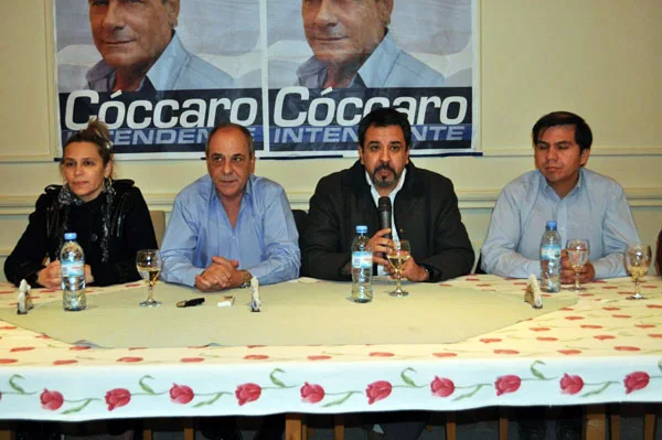 Hugo Cóccaro y Alejandro García junto a los candidatos a Concejales del PUL.