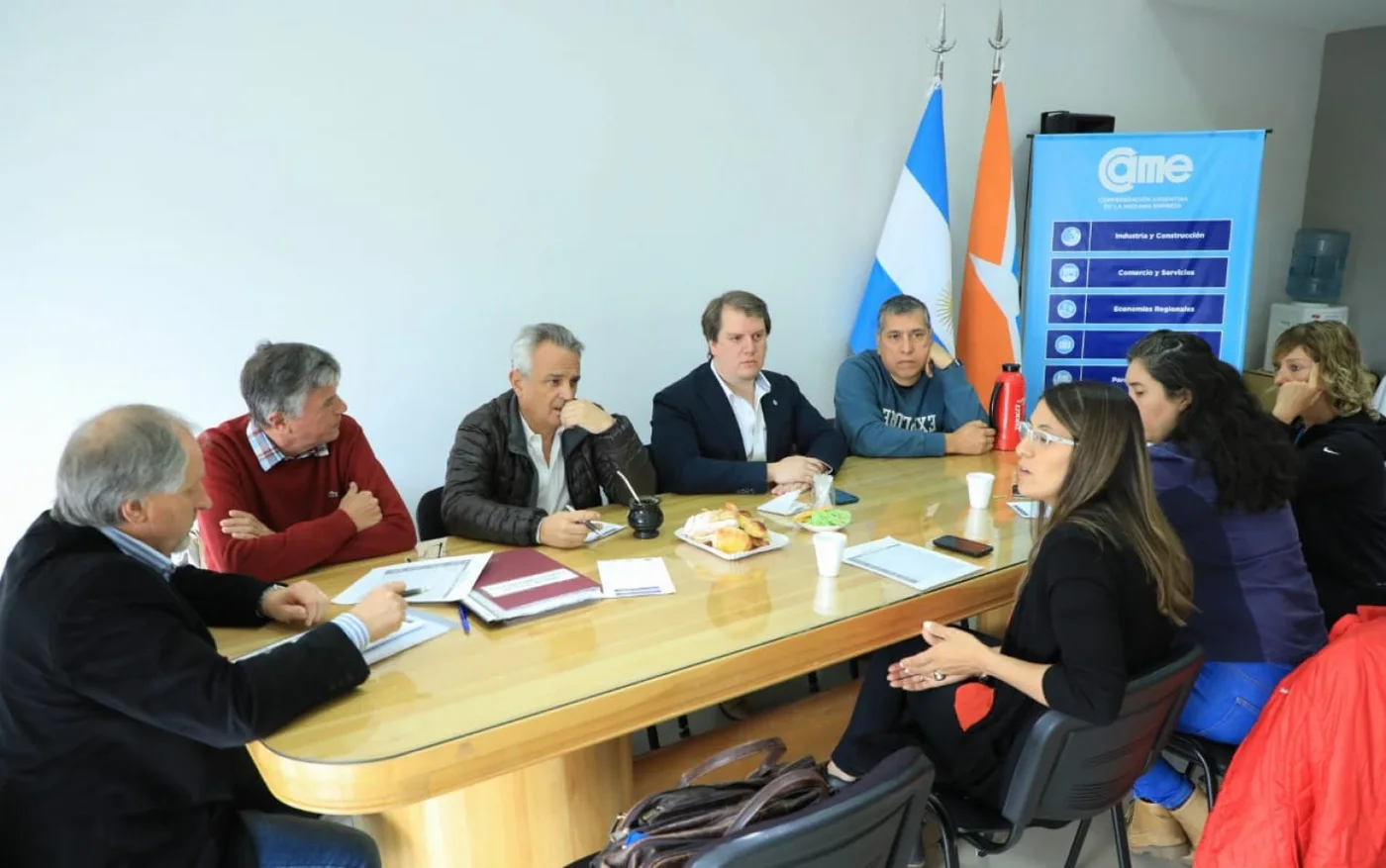 Reunión con la Cámara de Comercio, Industria y Producción de la ciudad y la Confederación Argentina de la Mediana Empresa.