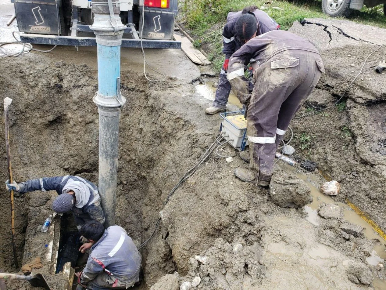 La DPOSS reparó dos roturas de cañerías que afectaban los niveles de cisterna
